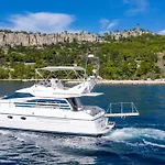 Botel Luxury Yacht - Lex Of The Seas *