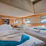 Luxury Yacht - Lex Of The Seas Hotel en barco