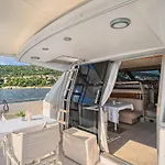 Luxury Yacht - Lex Of The Seas Hotel en barco