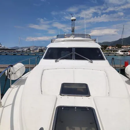 Bateau-hôtel Luxury Yacht - Lex Of The Seas