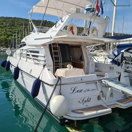 Botel Luxury Yacht - Lex Of The Seas