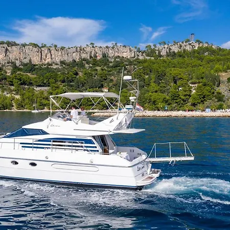 Botel Luxury Yacht - Lex Of The Seas *